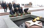 Дмитрий Азаров возложил цветы к Вечному огню в память о разгроме немецко-фашистских войск в Сталинградской битве