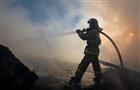 Загоревшийся строительный мусор в подвале ТД "Захар" тушили 64 пожарных на 13 машинах