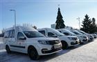 Дмитрий Азаров передал 30 новых машин "скорой помощи" для больных COVID-19