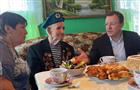 Дмитрий Азаров поздравил с Днем Победы ветерана из Шигонского района