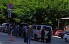 "В рубашечках лицом в асфальт": транспортная полиция провела спецоперацию у офисного здания