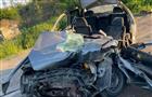 Водитель Lada Priora врезался в грузовик в Тольятти и попал в больницу
