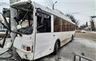 В Самаре автобус врезался в столб у Губернского рынка, есть пострадавшие