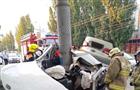 В Тольятти погиб водитель Kia, сложившейся пополам при ударе о столб