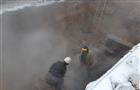 На пересечении улиц Победы и Металлистов прорвало теплотрассу
