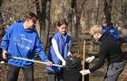 Самарские молодогвардейцы и волонтеры "Единой России" провели субботник в парке "Молодежный"