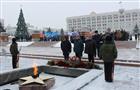 Начальник областного главка Игорь Иванов возложил цветы к Вечному огню на площади Славы