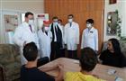 В Самаре в День знаний губернатор Дмитрий Азаров навестил ребят в больнице Середавина 