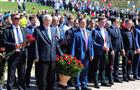 Депутаты Думы Тольятти возложили цветы к обелиску Славы в Портпосёлке