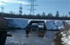 В Тольятти на затопленной дороге застрял большегруз