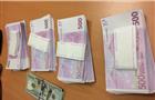 В Курумоче задержали мужчину, пытавшегося вывезти крупную сумму в валюте