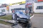 Водитель иномарки снес бетонный столб в Тольятти