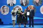 Губернатор Дмитрий Азаров поздравил педагогов с профессиональным праздником