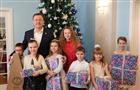 Дмитрий Азаров встретился с детьми – участниками акции «Ёлка желаний»