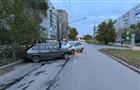 В Тольятти два неопытных водителя не смогли разъехаться во дворе 