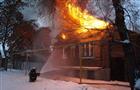 Пожарные спасли пожилую женщину из горящего дома в центре Сызрани