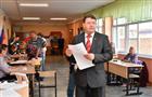 Алексей Лескин пришел на избирательный участок с семьей