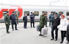 Олег Мельниченко встретил поезд с эвакуированными жителями Донбасса
