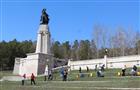Депутаты и сотрудники аппарата думы привели в порядок территорию около памятника В.Н.Татищеву