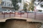 На ул. Фрунзе из-за коммунальной аварии появилась яма на проезжей части