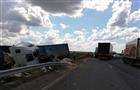 Два человека пострадали при столкновении встречных грузовиков в Самарской области