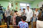 Глеб Никитин поздравил с наступающим Новым годом пациентов гематологического отделения детской областной больницы 
