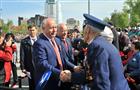 Губернатор вместе с ветеранами и горожанами принимает участие в параде на площади им. Куйбышева
