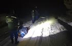 В Самарской области спасатели вынесли из леса застрявшего в снегу автомобилиста с травмированной ногой