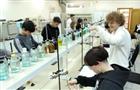 Школьники Самары испытали себя в профессии "лаборант химического анализа"