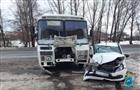 В Сызрани легковушка протаранила автобус, пострадали три человека