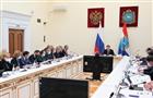 Дмитрий Азаров провел совещание по повышению устойчивости экономики региона