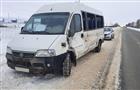 Два человека пострадали при столкновении грузовика и микроавтобуса в Самарской области