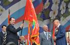Николай Меркушкин вручил почетные знамена лучшим трудовым коллективам региона