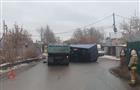 В Самаре водитель "Газели" попал в больницу после столкновения с КамАЗом