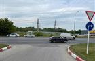 В Тольятти легковушка врезалась в минивэн, выезжая на дорогу