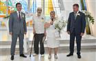 70 крепких семейных пар наградили медалями "За любовь и верность"