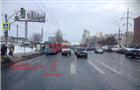 Мужчина, переходя Московское шоссе на красный свет, попал под машину