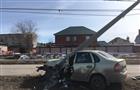 Водитель Lada Kalina врезался в столб в Тольятти