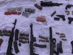 У жителя Волжского района полицейские обнаружили арсенал оружия и 1,5 кг взрывчатки