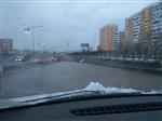 В Самаре из-за порыва водовода вода течет в тоннель у "Самолета"