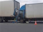 На трассе М-5 столкнулись два грузовика, погиб автомобилист