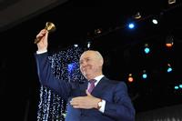 Глава региона вручил медали выпускникам