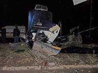 В Самаре Mercedes врезался в столб, двое погибли, одному из выживших оторвало ногу