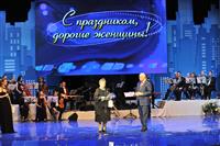 Николай Меркушкин поздравил жительниц Тольятти с праздником весны