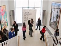 "Заговор Тополей" и панорамный вид на Волгу: показываем, как обновили галерею "Викторию"