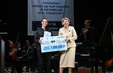 Ольга Абрамова вручила Гран-при II Международного конкурса "На родине П.И. Чайковского"