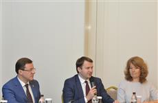 Максим Орешкин и Дмитрий Азаров приняли участие в обсуждении нацпроекта по повышению производительности труда