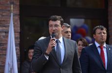 Глеб Никитин вручил директору школы № 187 госнаграду от имени Владимира Путина