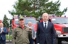 Премьер-министр Удмуртии Роман Ефимов вручил пожарным ключи от 10 новых автоцистерн 