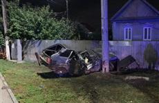 Легковушка врезалась в столб под Самарой: один человек погиб